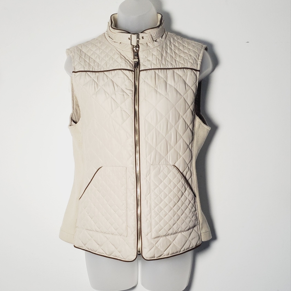 Women’s Quilted Cream Vest With High Neck Buckle Closure Size Small